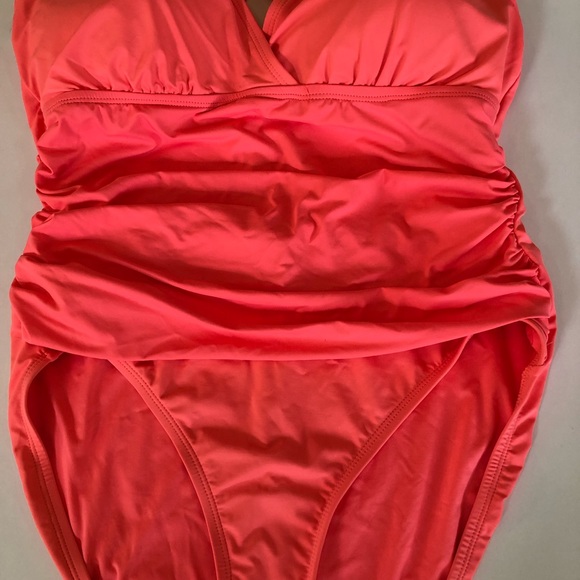 La Blanca Coral Swimsuit - Picture 3 of 6